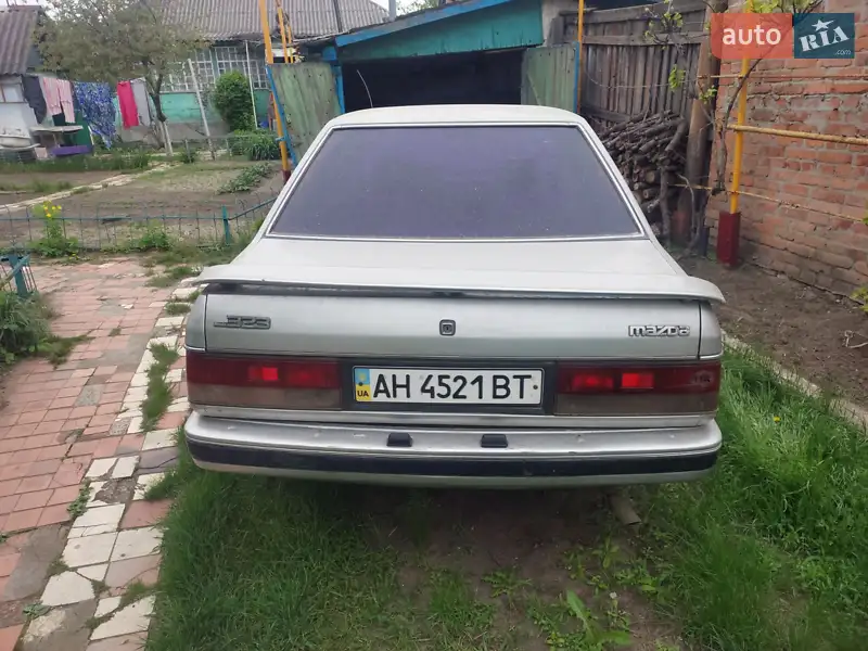 Mazda 323 1989