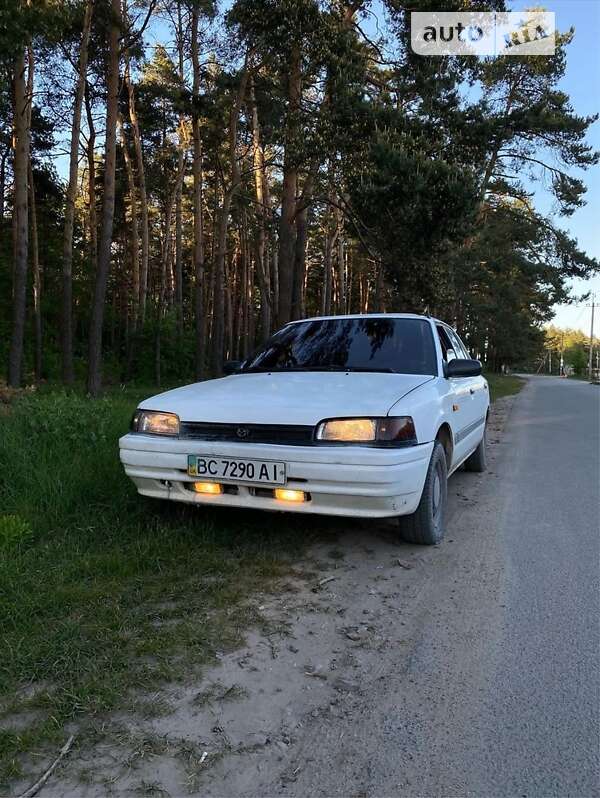 Седан Mazda 323 1994 в Львові