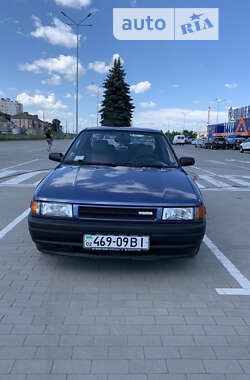 Седан Mazda 323 1990 в Виннице