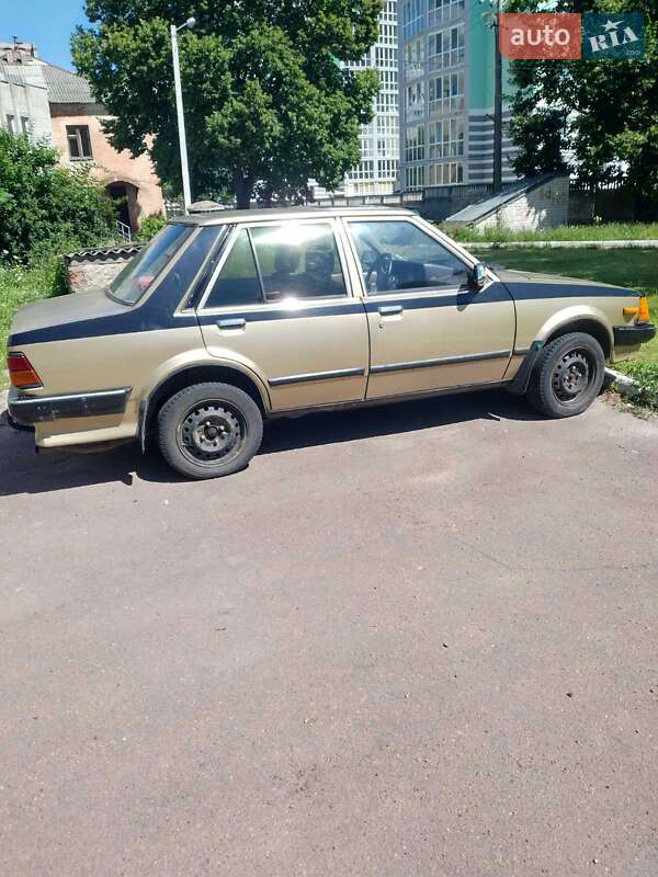 Седан Mazda 323 1981 в Чернигове