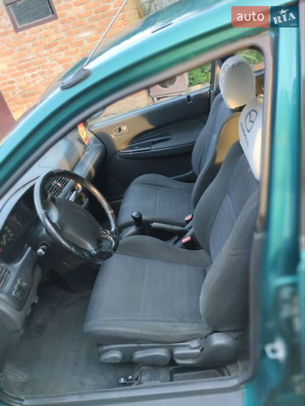 Седан Mazda 323 1996 в Калиновке