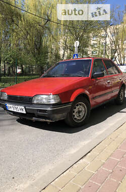 Седан Mazda 323 1988 в Тернополе