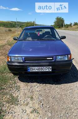 Седан Mazda 323 1990 в Одесі