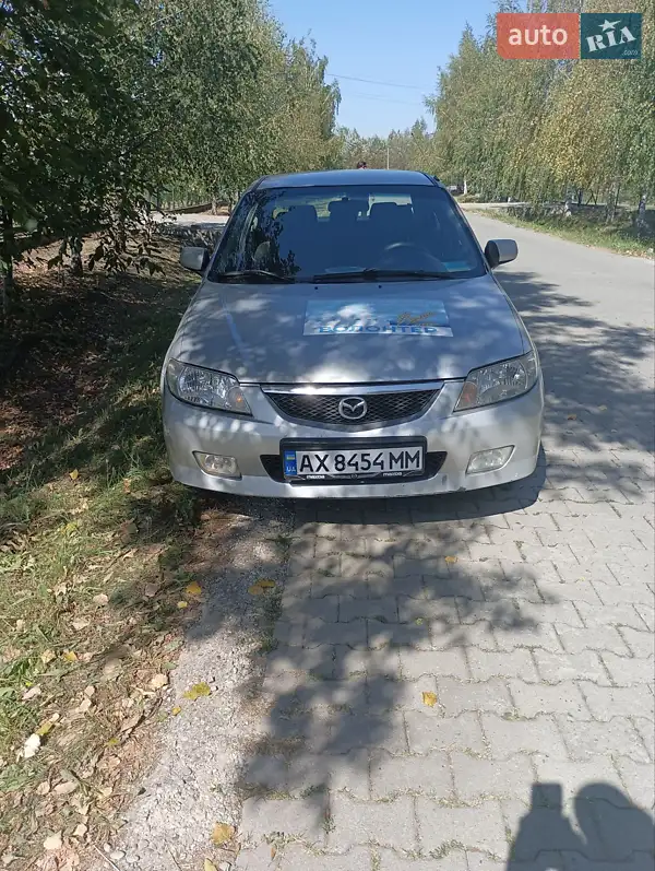 Mazda 323 2001