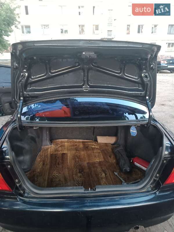 Седан Mazda 323 1996 в Киеве