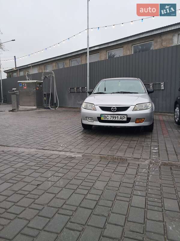 Хэтчбек Mazda 323 2001 в Каменец-Подольском
