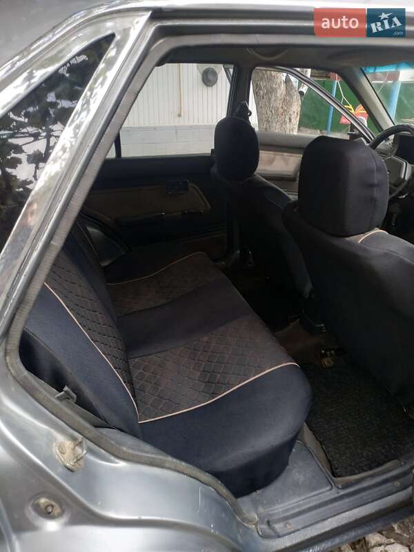 Хэтчбек Mazda 323 1988 в Каменец-Подольском