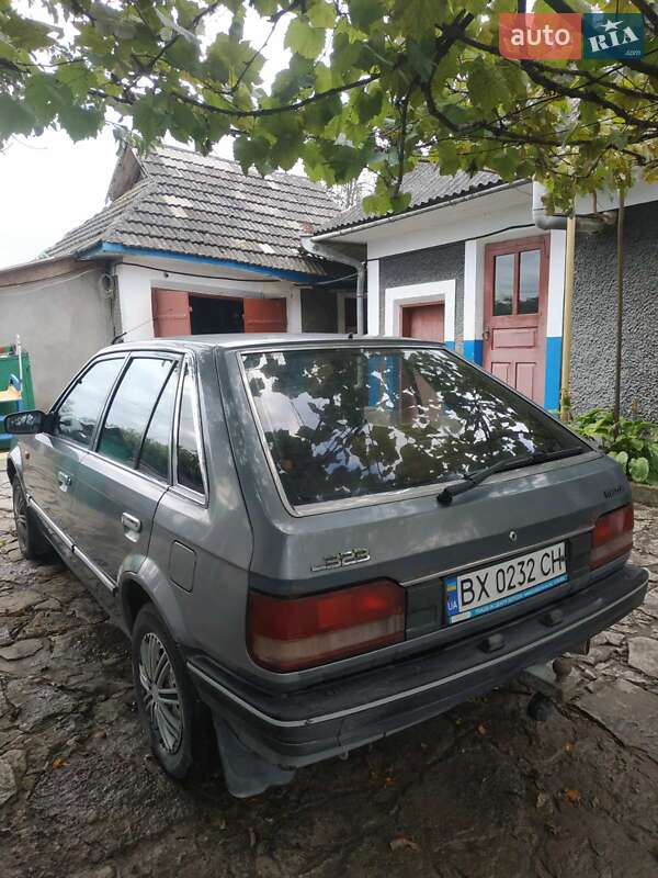 Хэтчбек Mazda 323 1988 в Каменец-Подольском
