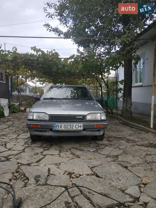 Хэтчбек Mazda 323 1988 в Каменец-Подольском