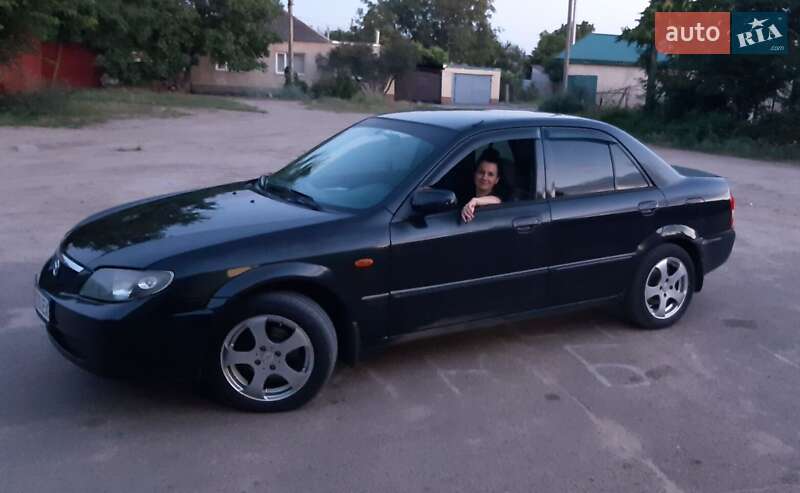 Седан Mazda 323 2002 в Вознесенске