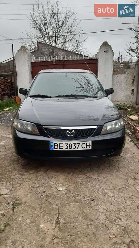 Седан Mazda 323 2002 в Вознесенске