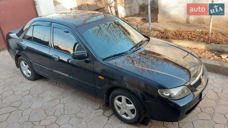 Седан Mazda 323 2002 в Вознесенске