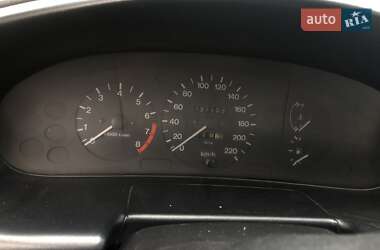 Седан Mazda 323 1996 в 
