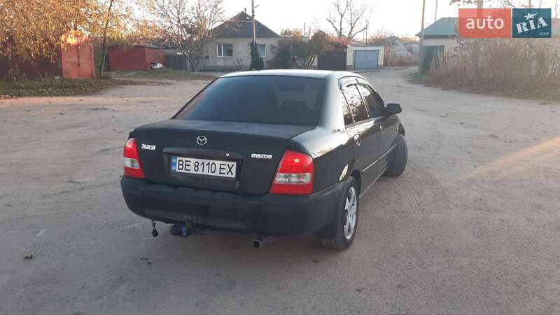 Седан Mazda 323 2002 в Вознесенске