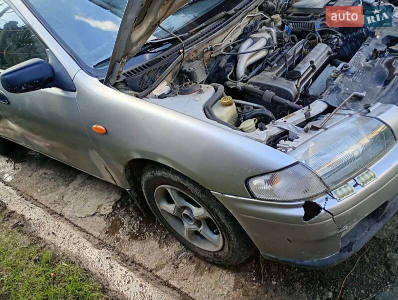 Седан Mazda 323 1998 в Ивано-Франковске