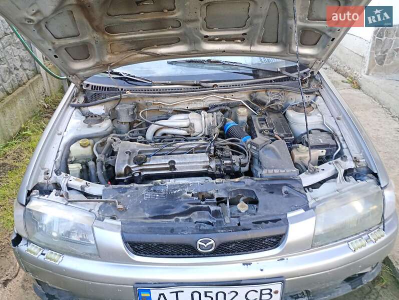 Седан Mazda 323 1998 в Ивано-Франковске