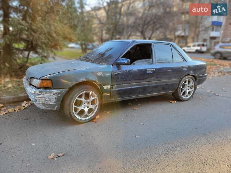 Седан Mazda 323 1992 в Івано-Франківську