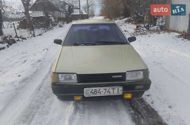 Седан Mazda 323 1986 в Теофиполе