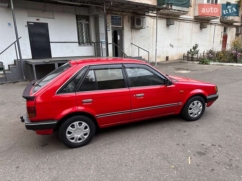 Хэтчбек Mazda 323 1988 в Одессе фото 5 Хэтчбек Mazda 323 1988 в Одессе