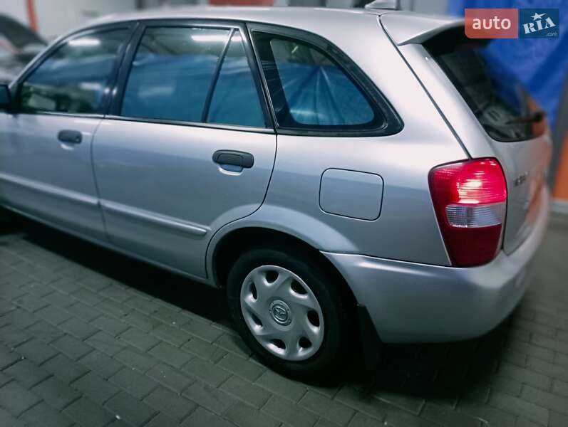 Хэтчбек Mazda 323 2001 в Киеве