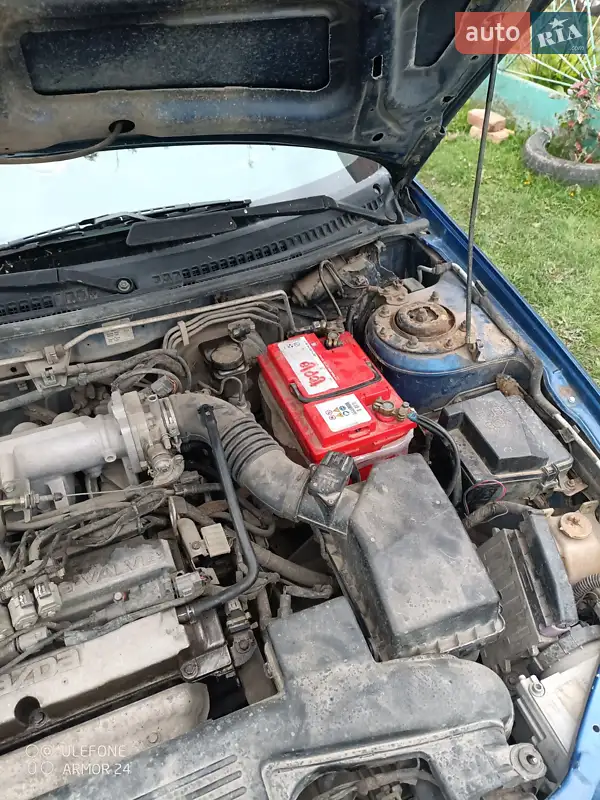 Mazda 323 2000