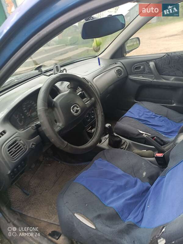 Хэтчбек Mazda 323 2000 в Рудки