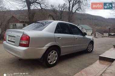 Седан Mazda 323 2003 в Залещиках