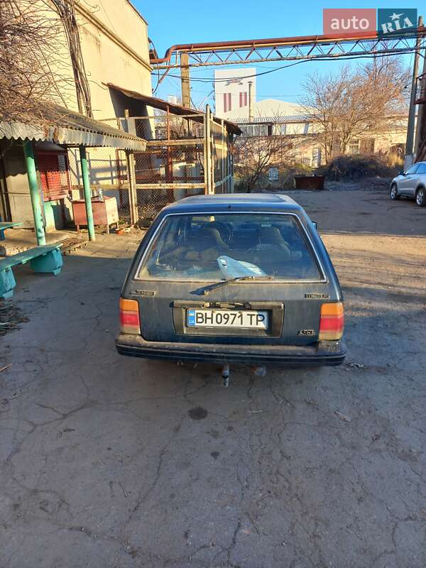 Универсал Mazda 323 1987 в Одессе