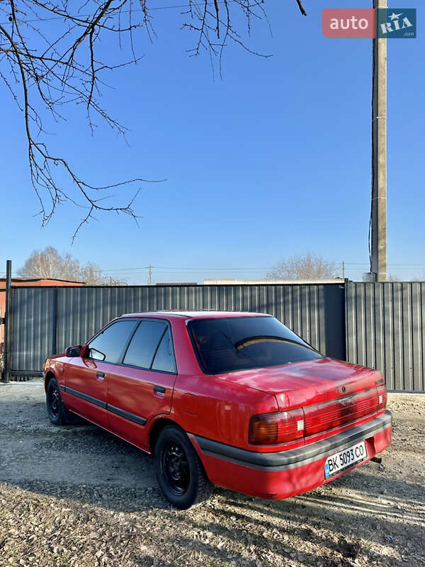 Седан Mazda 323 1992 в Вараші