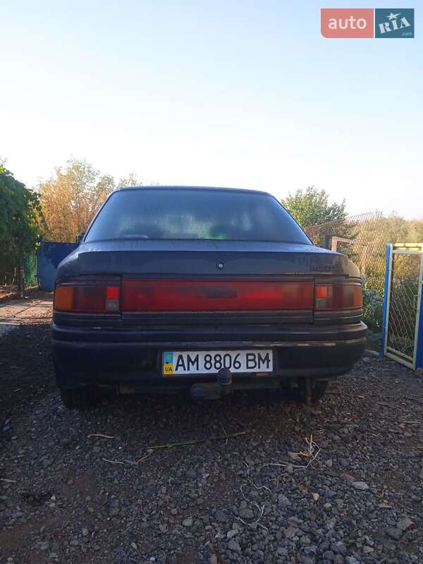 Седан Mazda 323 1990 в Білій Церкві