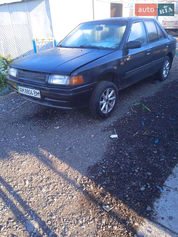 Седан Mazda 323 1990 в Білій Церкві