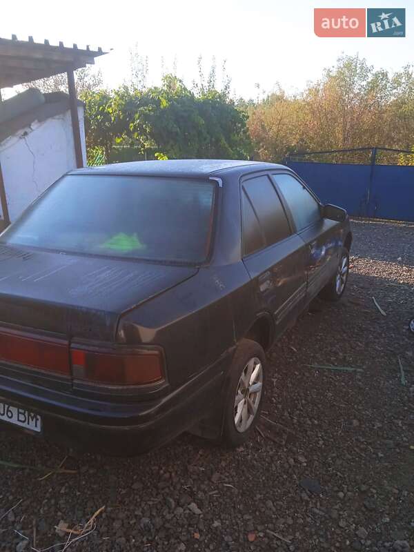 Седан Mazda 323 1990 в Білій Церкві