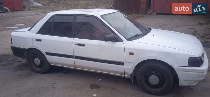 Седан Mazda 323 1992 в Львове