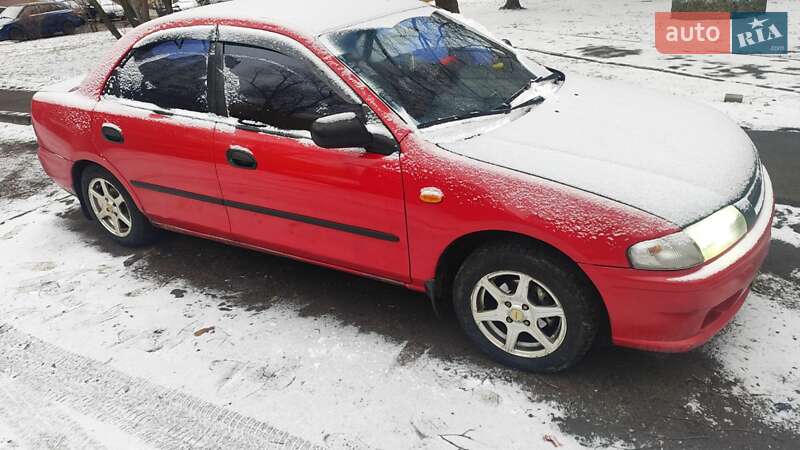 Седан Mazda 323 1997 в Киеве