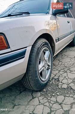 Седан Mazda 323 1994 в 