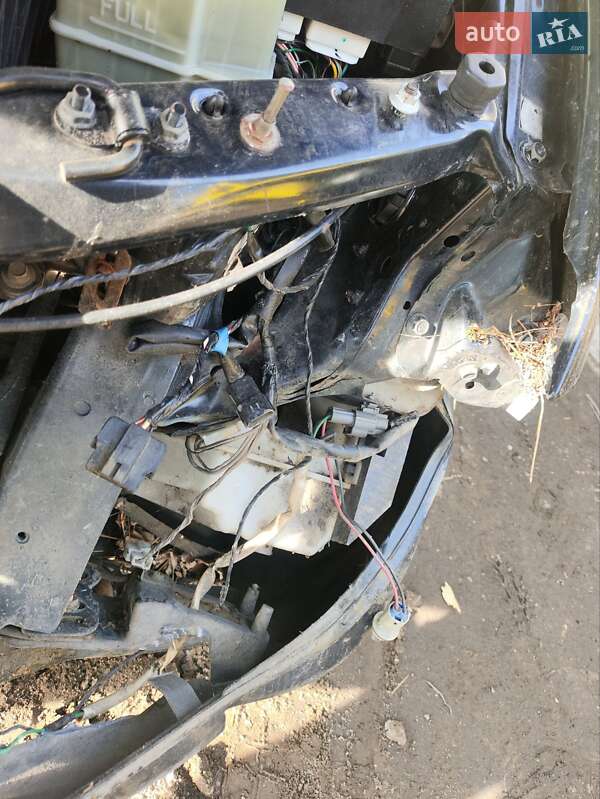 Седан Mazda 323 1996 в Запоріжжі