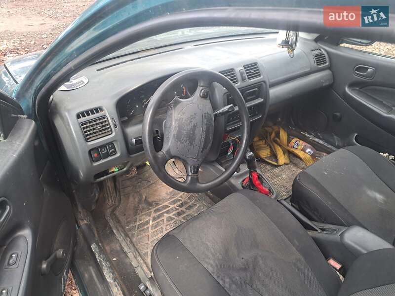 Седан Mazda 323 1996 в Львове