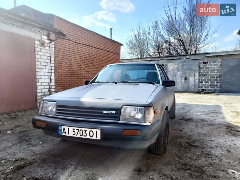 Седан Mazda 323 1984 в 