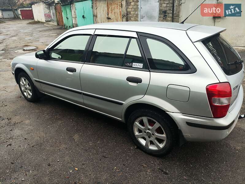 Хэтчбек Mazda 323 1998 в Светловодске