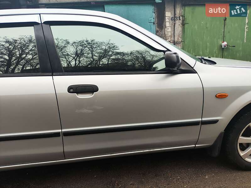 Хэтчбек Mazda 323 1998 в Светловодске