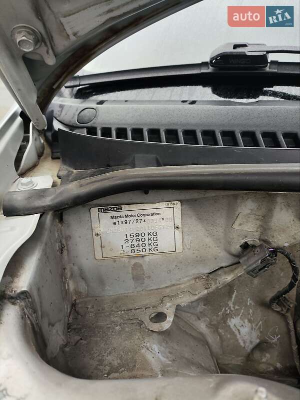 Хэтчбек Mazda 323 1998 в Светловодске