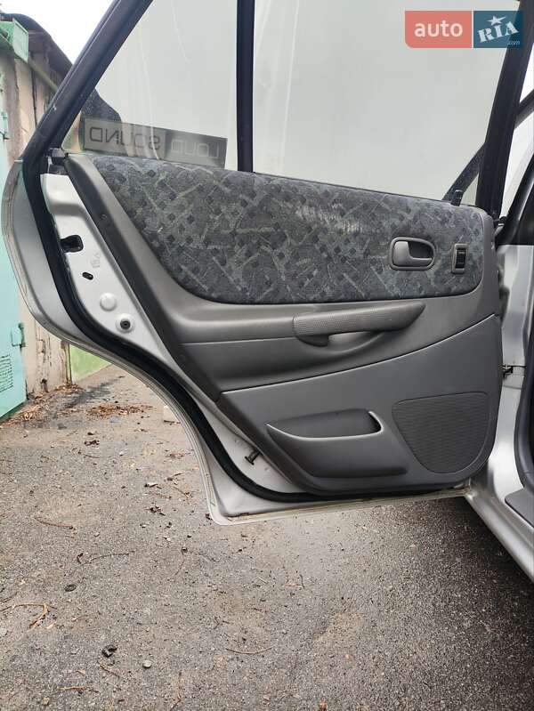 Хэтчбек Mazda 323 1998 в Светловодске