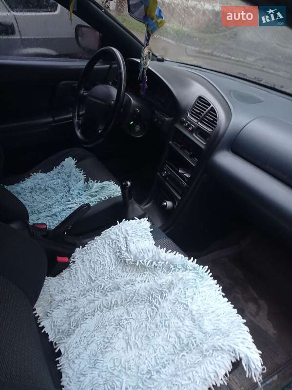 Хэтчбек Mazda 323 1996 в Долине