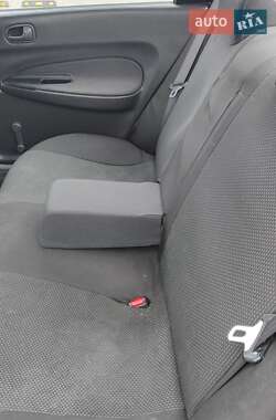 Седан Mazda 323 1996 в 