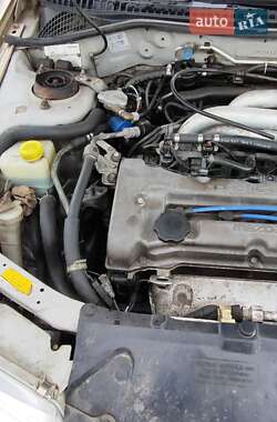 Седан Mazda 323 1996 в 