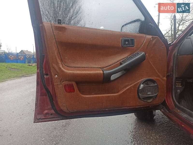 Хетчбек Mazda 323 1993 в Чумаках фото 8 Хетчбек Mazda 323 1993 в Чумаках