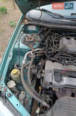 Хетчбек Mazda 323 2002 в 