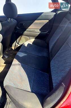 Хэтчбек Mazda 323 1998 в 