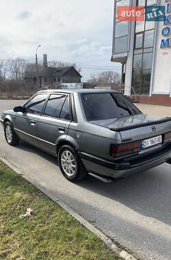 Седан Mazda 323 1986 в 
