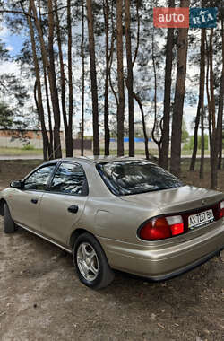 Седан Mazda 323 1995 в 